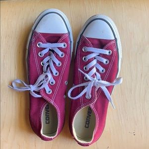 Maroon low top converse, size 7